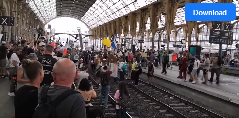 In Nice in France, the railway tracks are blocked by the demonstrators on the PASS Sanitaire