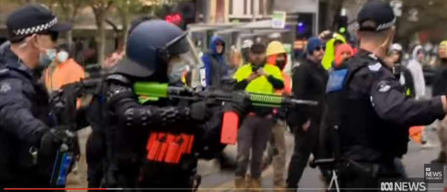 Melbourne construction workers protest against mandatory vaccination