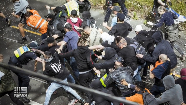 Inside the protest battle in Melbourne Vision of scenes in the crowds of chaos and violence during the Melbourne anti-lockdown protests.
